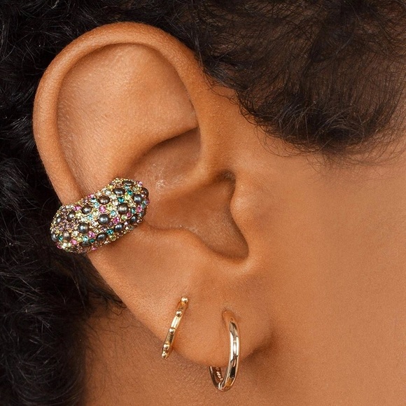 Gold Black Crystal & Pearle Encrusted Ear Cuff - Picture 3 of 7
